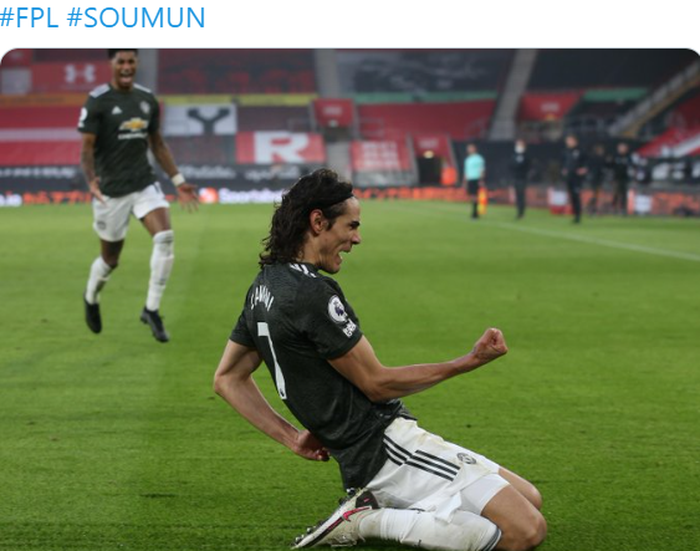 Striker Manchester United, Edinson Cavani, merayakan gol yang dicetak ke gawang Southampton dalam laga Liga Inggris di Stadion St. Mary's, Minggu (29/11/2020).