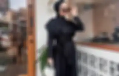 5 Model Dress Hitam Simpel Tapi Anggun Buat OOTD Hijab Kondangan!