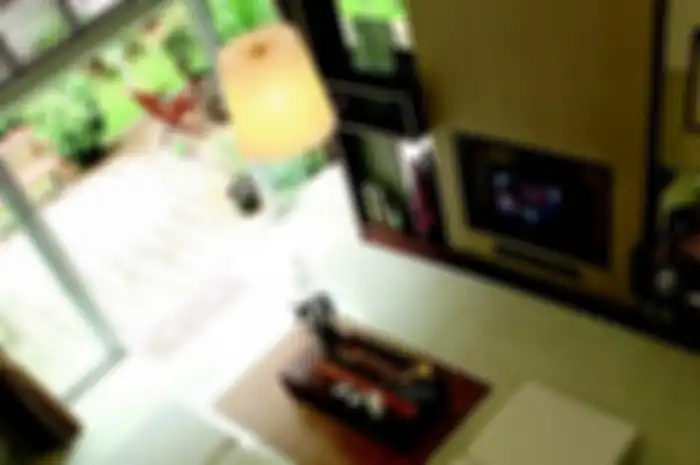 Ruang berbentuk segiempat di rumah tropis menghemat konstruksi atap. 