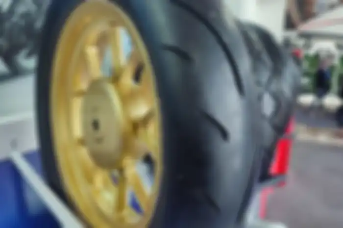 Kembangan ban soft compound IRC MBR-110.