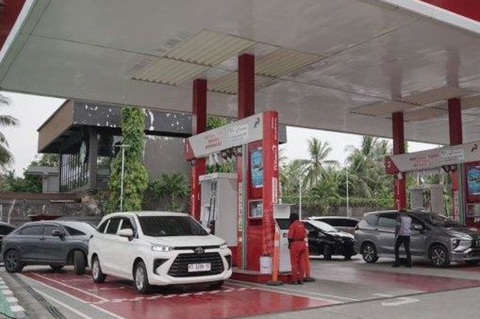 Kendaraan roda dua dan angkutan umum masih diperbolehkan beli Pertalite di SPBU Pertamina.