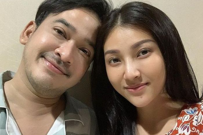 Rumah tangga Ruben Onsu dan Sarwendah diisukan retak, kuasa hukum beri tanggapan.  