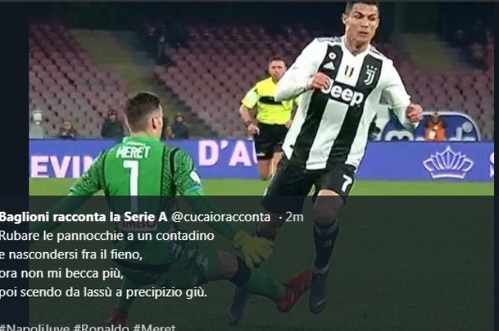 Megabintang Juventus, Cristiano Ronaldi, dilanggar kiper Napoli dalam partai Liga Italia di Stadion San Paolo, Minggu (3/3/2019)