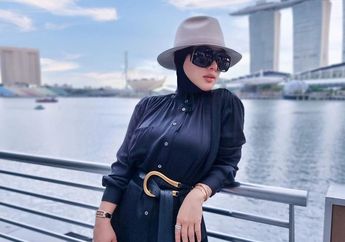 Bergaya Bak Cinderella dari Negeri Dongeng, Syahrini Tampil Kece Kenakan Sepatu Kaca Seharga Belasan Juta!