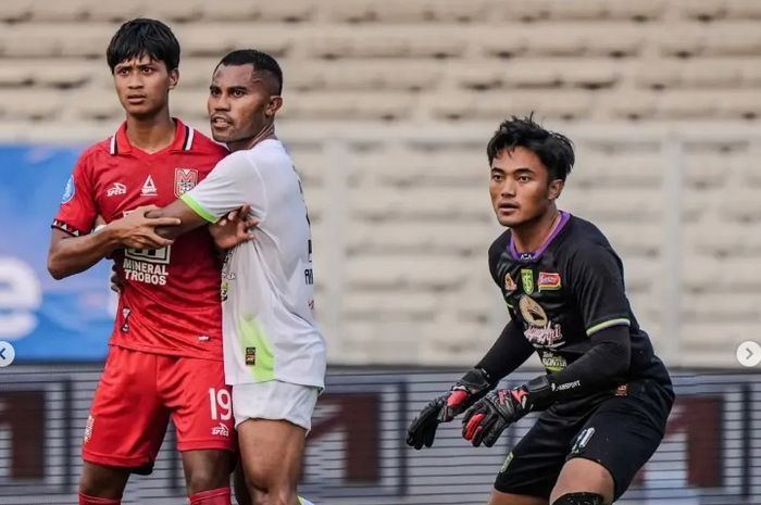 Suasana pertandingan pekan kedua Liga 1 2024-2025 antara Malut United melawan Persebaya Surabaya.