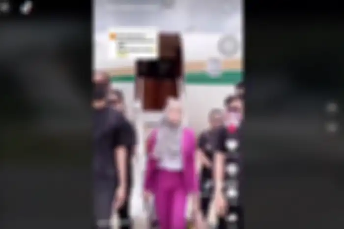 Kena pergok, sosok Crazy Rich pamer liburan naik jet pribadi. 