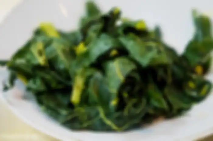 Makan daun pepaya rebus