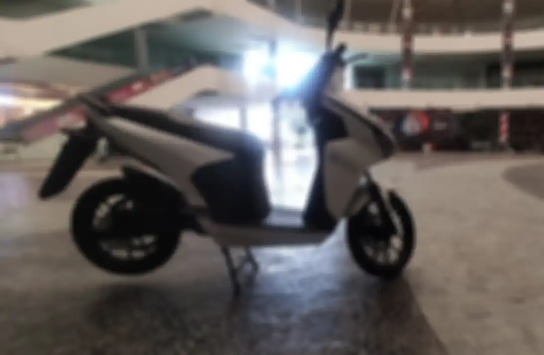 Sebuah motor listrik Gesits G1 ikutan di acara Planet Overheating.