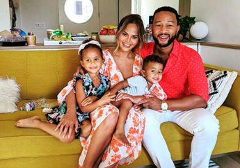 Chrissy Teigen Tak Sengaja Bocorkan Jenis Kelamin Anak Ketiganya di Instagram!