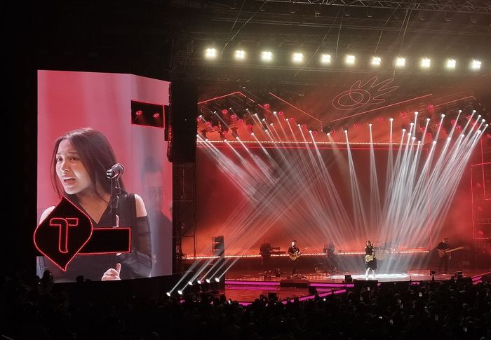 Bernadya saat manggung di Digiland Run and Music 2025 yang digelar di Istora Senayan, Jakarta, Minggu (18/5/2025).