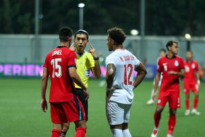 Jelang Semifinal ASEAN Cup 2024, Sejumlah Pemain Singapura Malah Asyik Main Mobil Balap di Alun-alun Vietnam