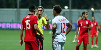 Jelang Semifinal ASEAN Cup 2024, Sejumlah Pemain Singapura Malah Asyik Main Mobil Balap di Alun-alun Vietnam