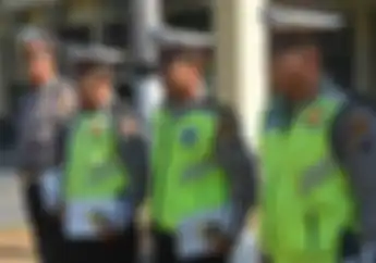 Angkat Topi! 4 Polisi Ini Dahulukan Ambulans Daripada Rombongan RI 1 di Solo