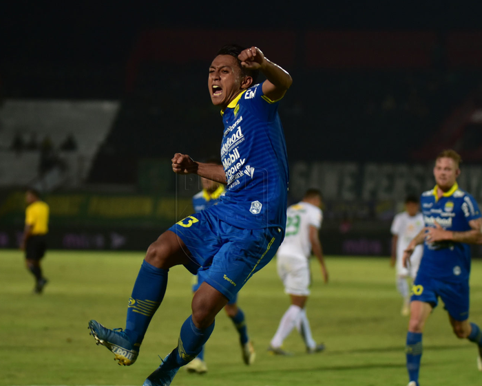 Winger Persib Bandung, Febri Hariyadi, merayakan gol yang dicetaknya ke gawang Persebaya Surabaya pada pekan ke-23 Liga 1 2019.