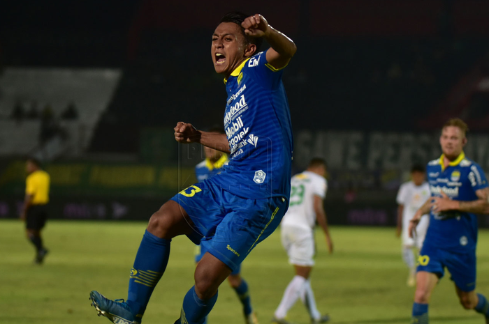 Winger Persib Bandung, Febri Hariyadi, merayakan gol yang dicetaknya ke gawang Persebaya Surabaya pada pekan ke-23 Liga 1 2019.