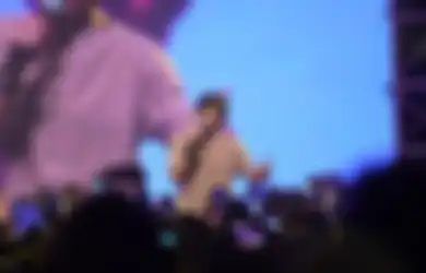 Sering Ngobrol Bareng Fans di Atas Panggung, Duta Sheila On 7 Punya Alasannya!