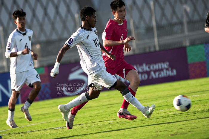 Suasana pertandingan antara timnas U-17 Indonesia melawan timnas U-17 Korea Utara, Senin (14/4/2025).