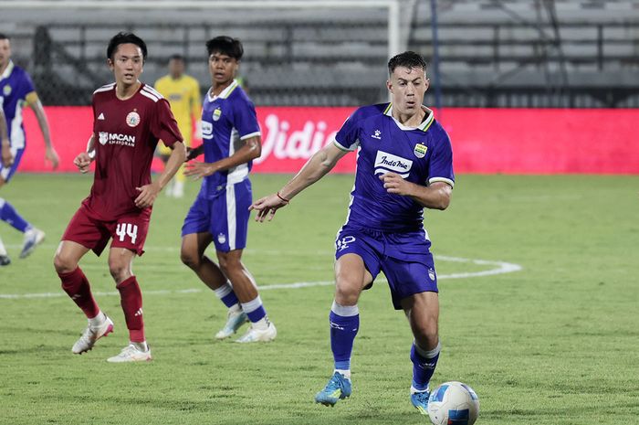 Mariano Peralta mencetak gol perdana untuk Persib Bandung