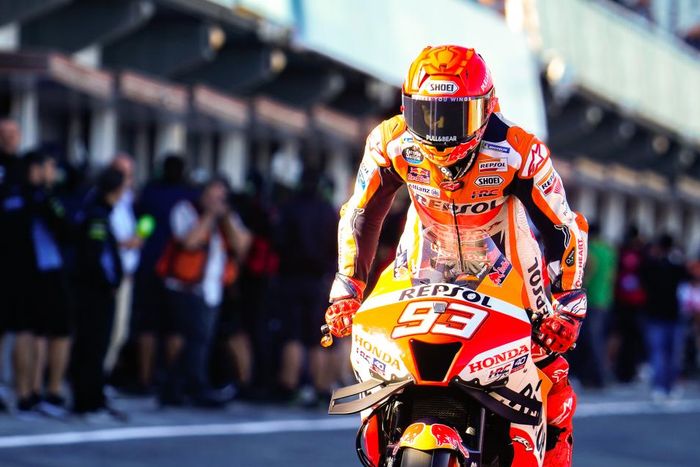 Pembalap Repsol Honda, Marc Marquez, saat tampil pada latihan bebas MotoGP Valencia di Sirkuit Ricardo Tormo, Valencia, Spanyol, 4 November 2022.