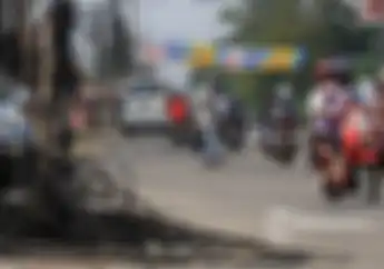 Tragis, Gara-gara Truk, Pemotor Patah Kaki Terseret Motornya yang Terlilit Kabel Telkom di Jaksel