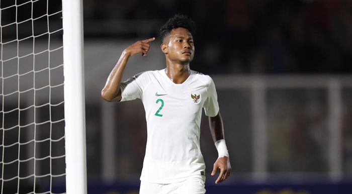 Selebrasi bek sayap timnas U-19 Indonesia, Bagas Kaffa, setelah mencetak gol ke gawang Hong Kong dalam lanjutan Kualifikasi Piala Asia U-19 2020 di Stadion Madya, Jumat (8/11/2019).