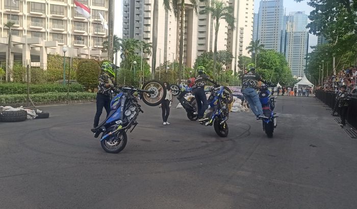 Atraksi Moto Freestyle di Otobursa Tumplek Blek 2022