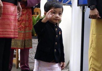 Tingkah Menggemaskan Jan Ethes saat Ikut Presiden Jokowi Sholat Jumat Sukses Curi Hati Publik