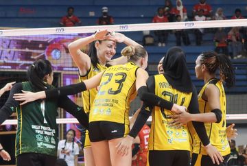 Tim bola voli Gresik Phonska Plus Pupuk Indonesia pada laga final pertama melawan Jakarta Pertamina Enduro di GOR Amongrogo, Yogyakarta, Jumat (24/4/2026).