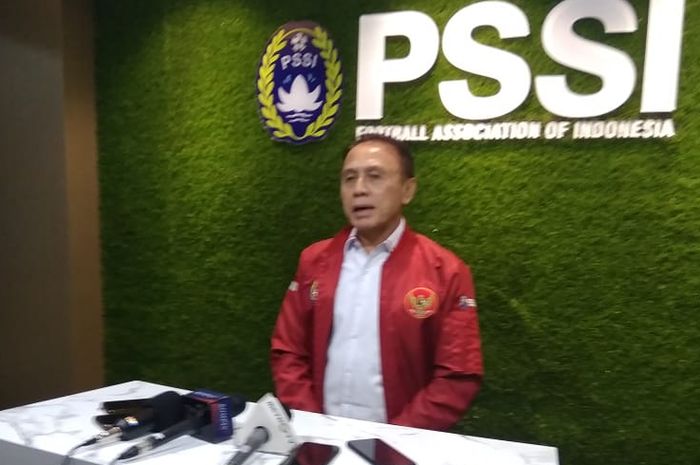 Ketua Umum PSSI, Mochamad Iriawan dalam sesi jumpa pers di kantor PSSI, Senayan, Jakarta Pusat, Jumat (26/6/2020).