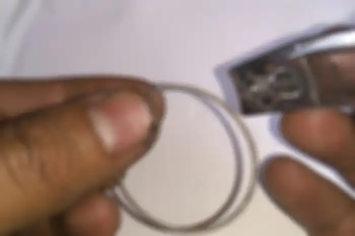 Potong kawat agar bisa merekat lebih kuat