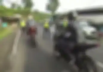 Heboh.. Banyak Bikers Geram Dengan Cara Polisi Merazia yang Bikin Bahaya
