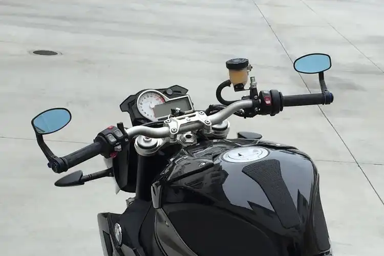 Selain Bikin Tampilan Motor Jadi Keren, Ternyata Ini Alasan Kaca Spion Rizoma Ada yang Biru dan Kuning