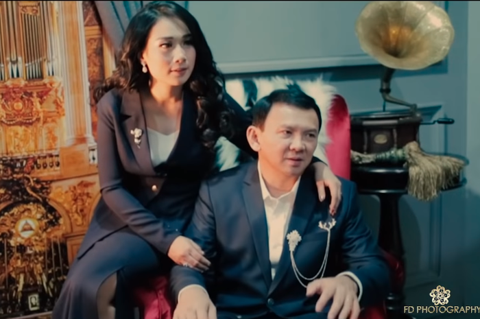Foto Ahok dan Puput Nastiti Devi dengan tema Vintage