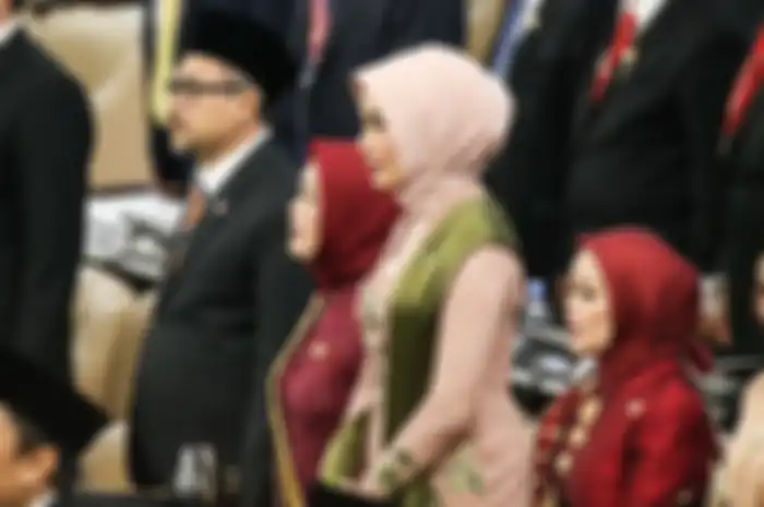 Arzeti Bilbina saat pelantikan anggota DPR, DPD, dan MPR periode 2019 - 2024 pada sidang paripurna di Kompleks Parlemen, Senayan, Jakarta, Selasa (1/9/2019) pagi.