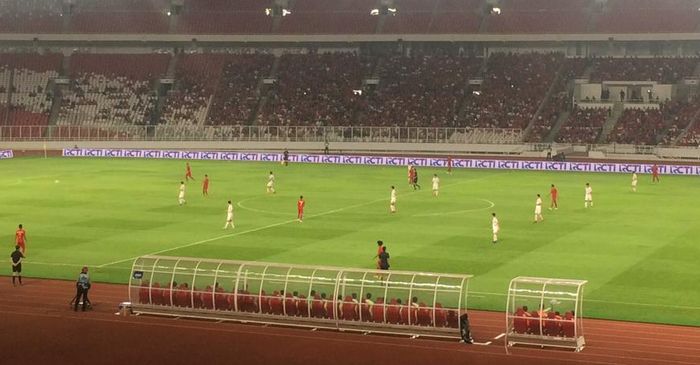 Suasana laga kualifikasi Piala Asia U-19 2020 antara timnas U-19 Indonesia vs Korea Utara dari tribune Gelora Bung Karno, Jakarta, 10 November 2019.