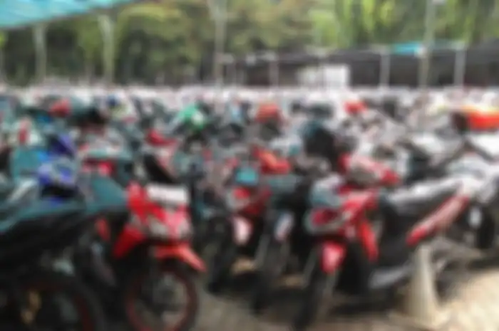 Ilustrasi motor tanpa kunci tambahan saat parkir jadi incaran maling