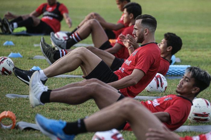 Skuat Bali United saat mengikuti sesi latihan bersama tim pada 3 Agustus 2020.