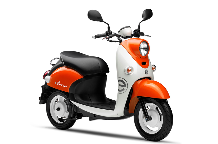 Yamaha E-VINO mengusung konsep motor listrik retro pop.