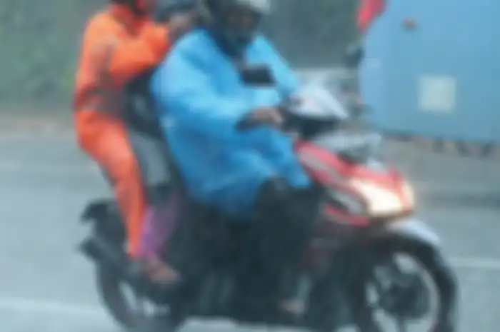 &bull;Bonceng tengah lebih aman