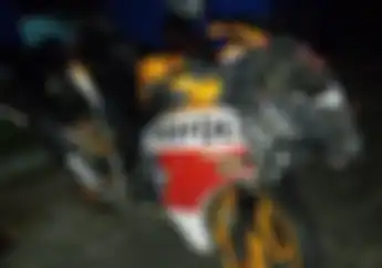 Honda CBR150 Berantakan Gak Berdaya, Mahasiwa Tutup Usia di Belakang Truk