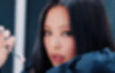 Desainer Asal Surabaya Patut Berbangga, Baju Rancangan Diana M Putri Dikenakan Jennie Blackpink di MV Shut Down