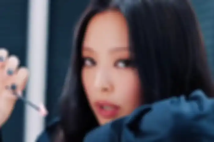 Jennie BLACKPINK kenakan baju karya desainer Indonesia di video musik 'Shut Down'.