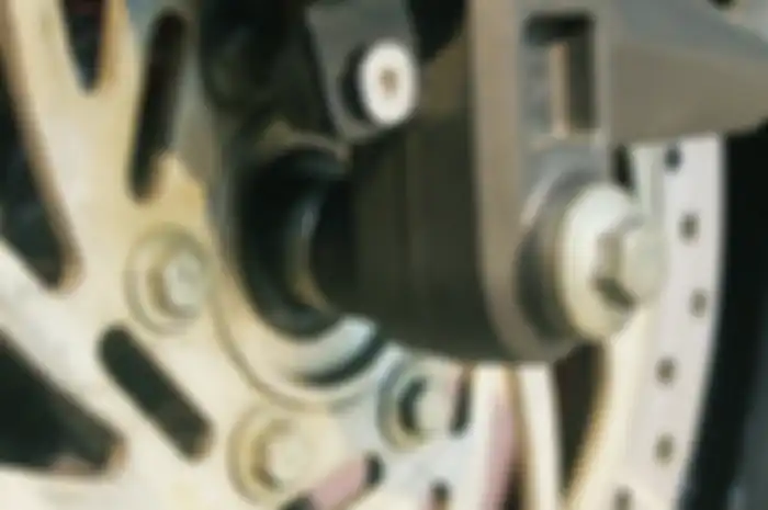  Motor-motor keluaran baru, mulai jarang yang memakai spidometer sistem  kabel.spidometernya sudah digital yang memakai sensor kecepatan. 