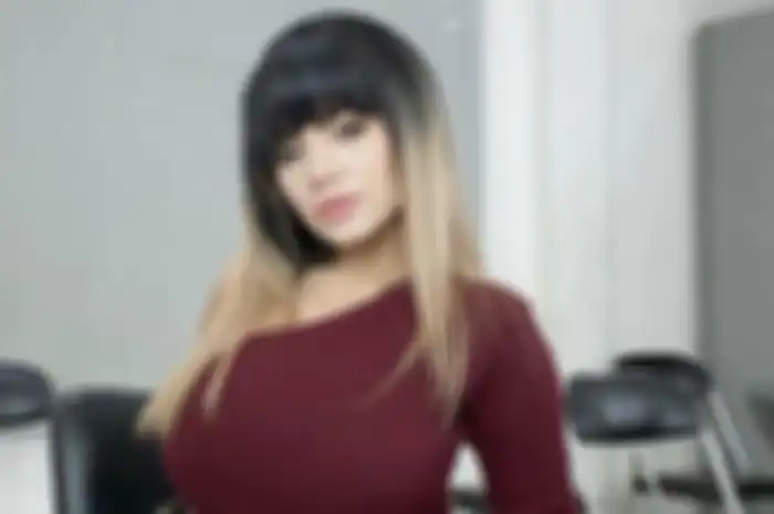 Artis sekaligus DJ Dinar Candy 