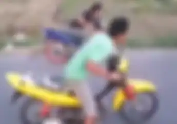Asli Ngakak... Video Detik-detik Balap Liar Anti Celaka, Jokinya Malah Jadi Sehat