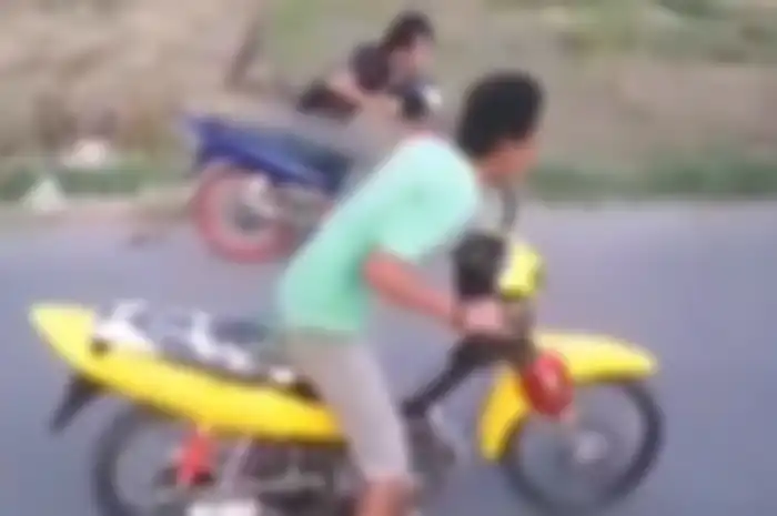 Balap liar kocak, jokinya malah adu lari.