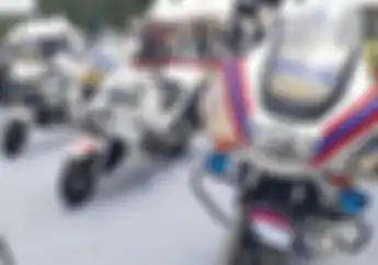 Motor Dinas Polisi Boleh Pakai Pelat Nomor Stiker, Kenapa Pemotor atau Bikers Langsung Ditilang?   