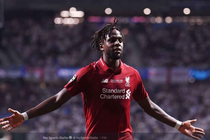 Penyerang Liverpool, Divock Origi, merayakan gol ke gawang Tottenham Hotspur dalam laga final Liga Champions di Stadion Wanda Metropolitano, Sabtu (1/6/2019).