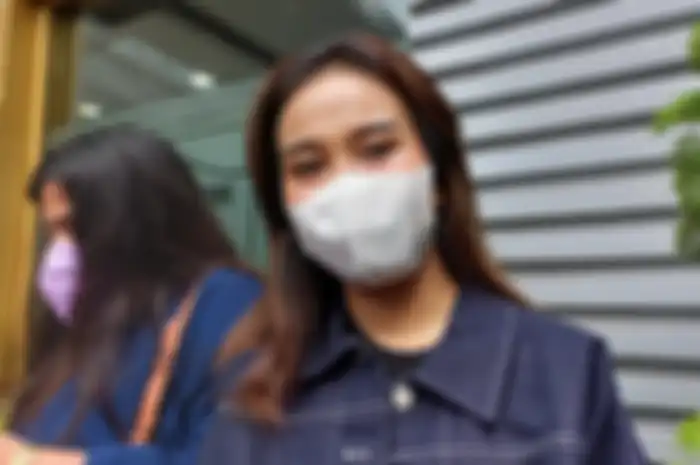Mayang Lucyana usai menjalani pemeriksaan polisi di Polda Metro Jaya, Rabu (8/6/2022).