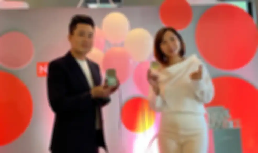 Mr. Sean, Brand General Manager, LANEIGE Indonesia dan Vonny Hari Soejono, Marketing Manager Laneige Indonesia, di acara Laneige Neo Cushion 2.0 Launching Soiree, Selasa, (8/8/2023), di 274 Street Brunch Cafe, Kemang, Jakarta.
